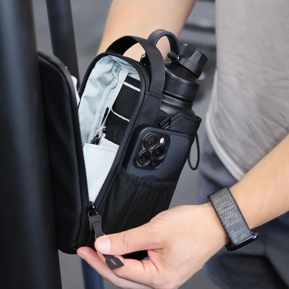 Gymist Magnetic Gym Bag With Bottle Holder